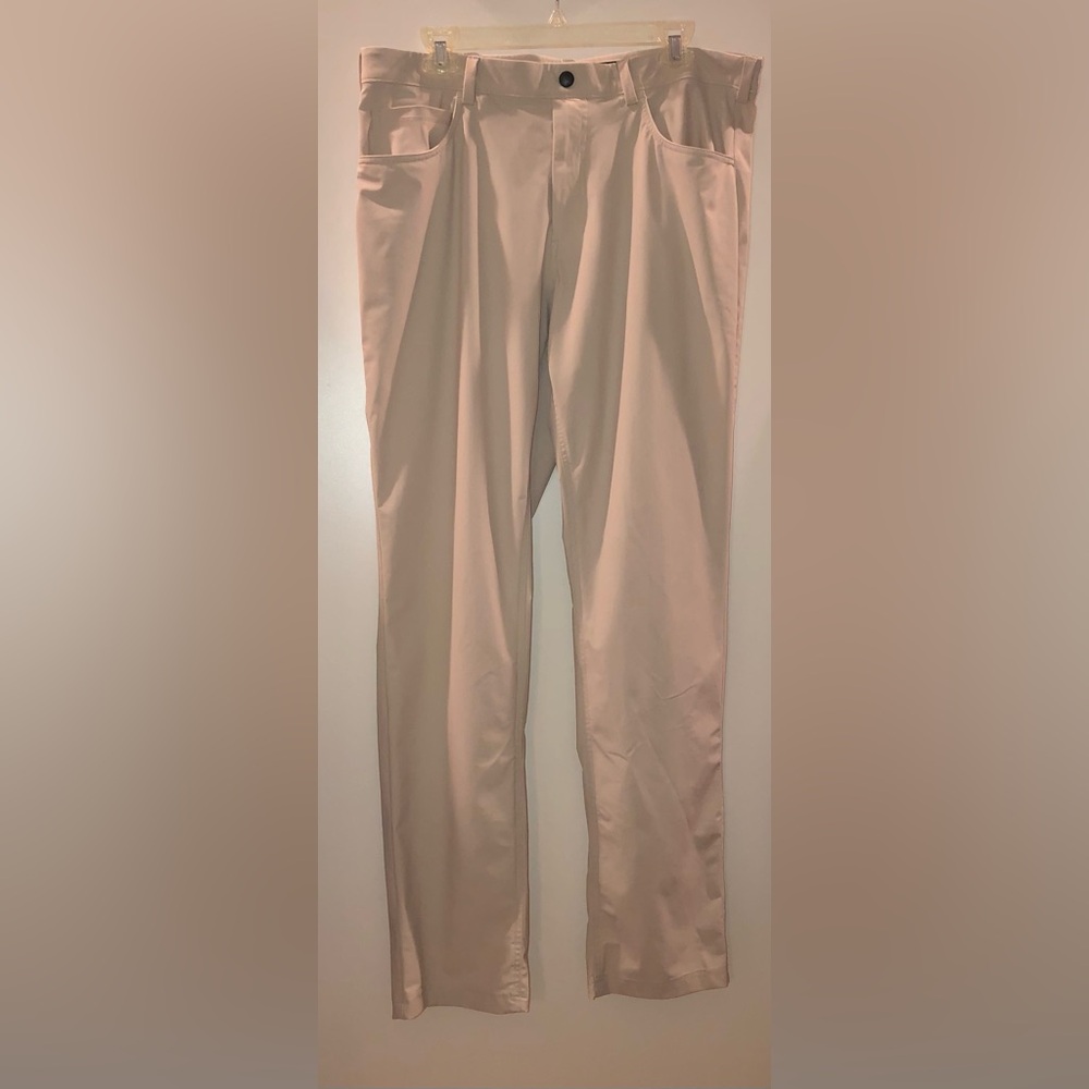 MEN'S PGA Tour Khaki Straight-Leg Chinos in Light Tan